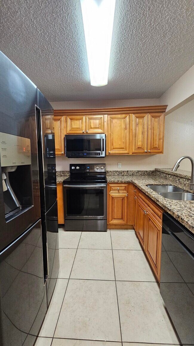 Building Photo - 1543 Lake Crystal Dr