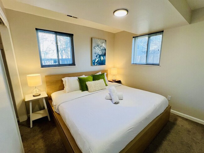 Building Photo - 7012 Ingalls St