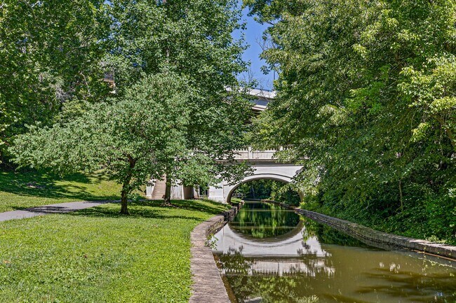 Building Photo - Beautiful townhome with Brandywine River views