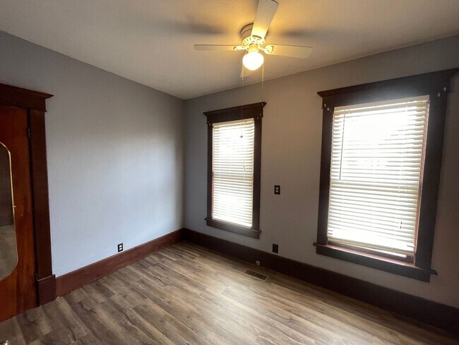 Building Photo - 3 bed 1 bath, country character and historic charm, Large shop, upstairs bonus room ,lots of uniq...