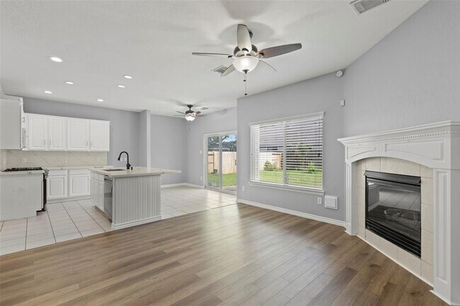 Building Photo - 4427 Village View Dr