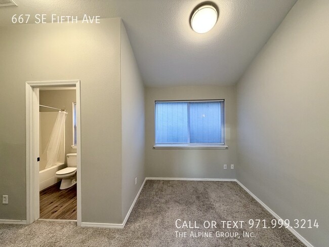 Building Photo - 667 SE Fifth Ave-