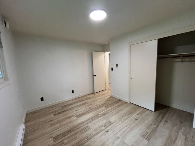 Building Photo - Lovely Apartment in Sehome