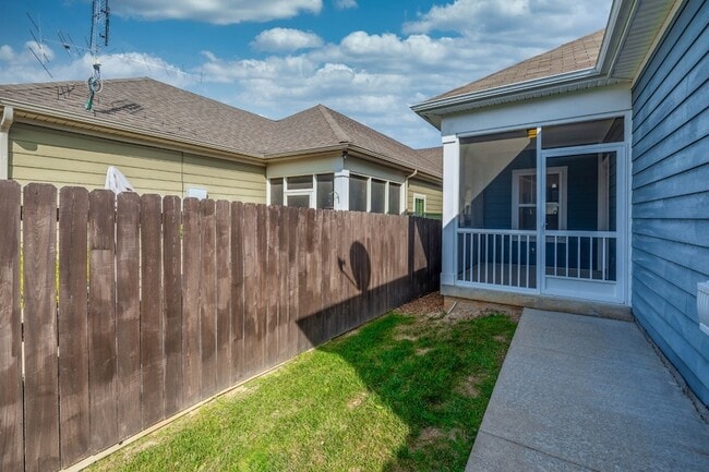 Building Photo - 2437 Duxbury Dr