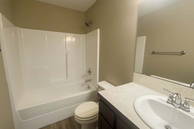 Building Photo - 2102/06 E Village Estates Dr