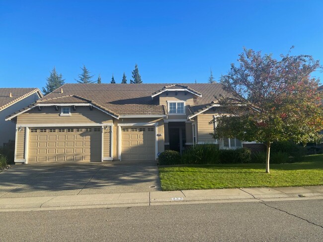 Primary Photo - Recently Updated 4 Bedroom Prairie Oaks Ho...