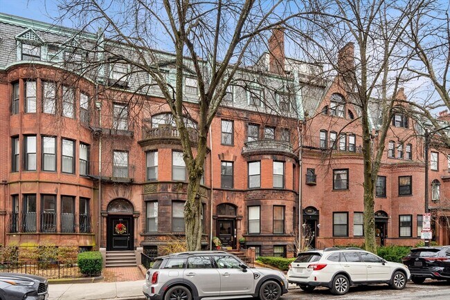 Building Photo - 461 Beacon St