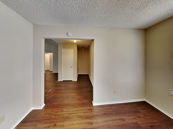 Building Photo - 16302 N Cross Dr