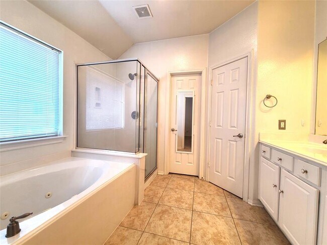 Building Photo - 119 Benedict Canyon Loop