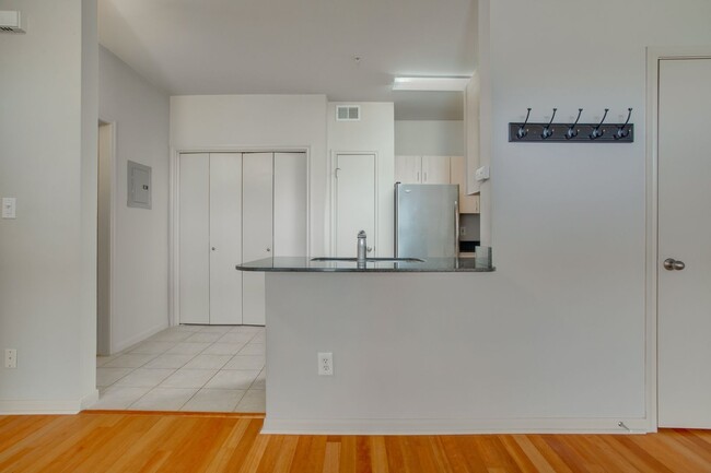 Building Photo - 2209 Hancock Dr