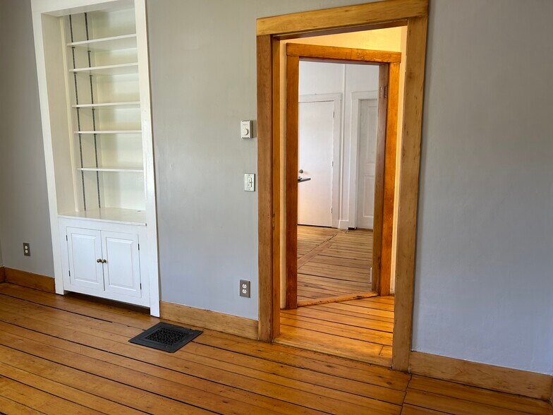 Building Photo - 331 Spring St