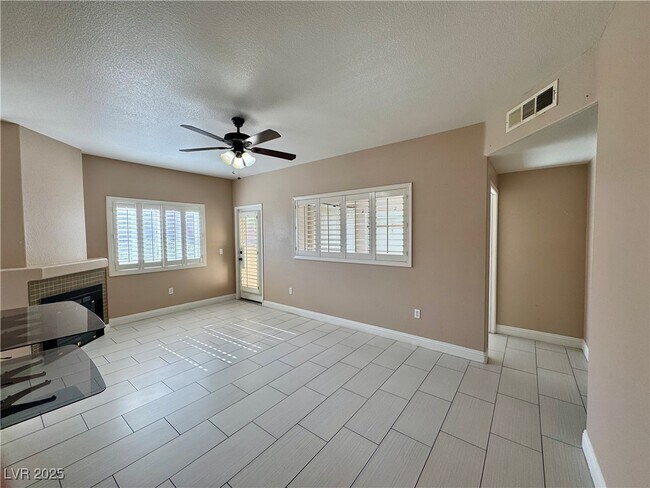 Building Photo - 1050 E Cactus Ave