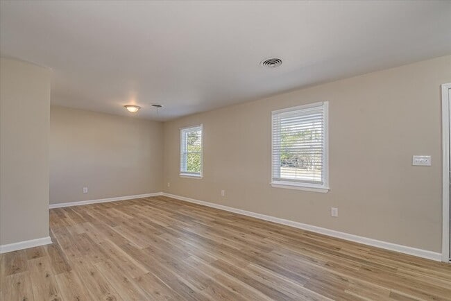 Building Photo - 2620 Lumpkin Rd