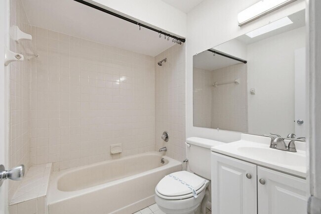 Building Photo - 38 E Diamond Dr