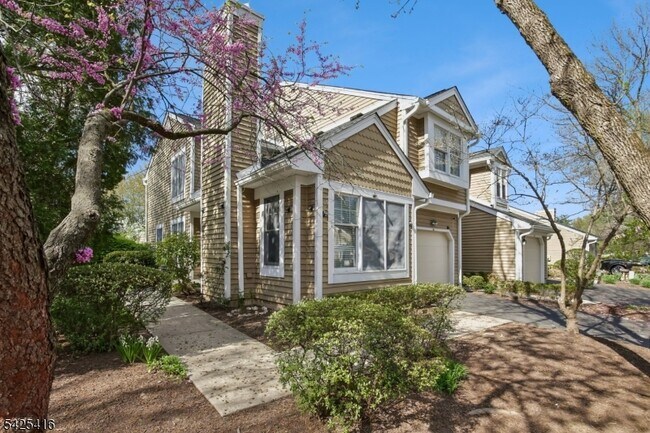 Building Photo - 14 Exeter Rd