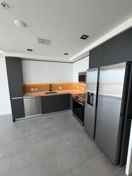 Building Photo - 132 NE 22nd St