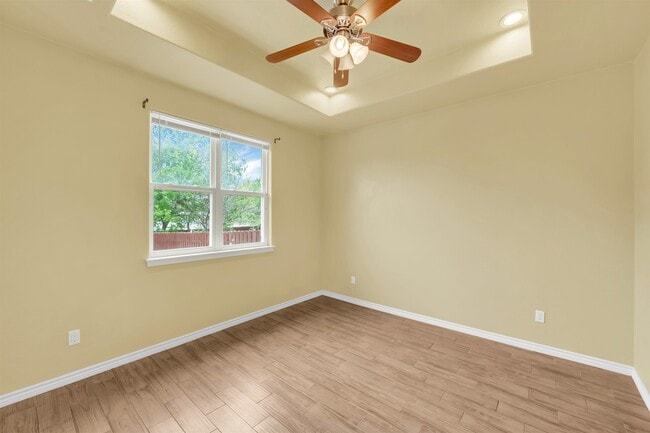 Building Photo - 623 Skyline Dr
