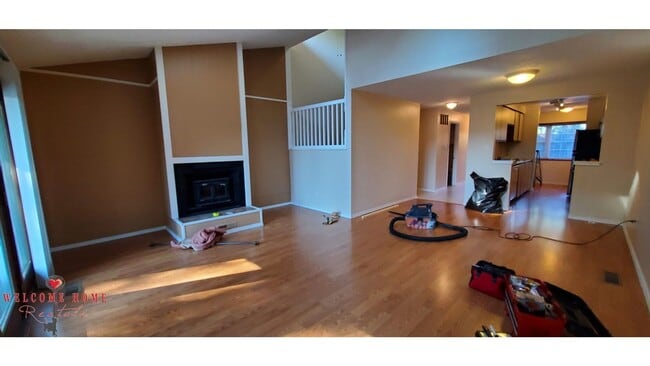 Building Photo - 2 bedroom townhome condo with AMAZING view...