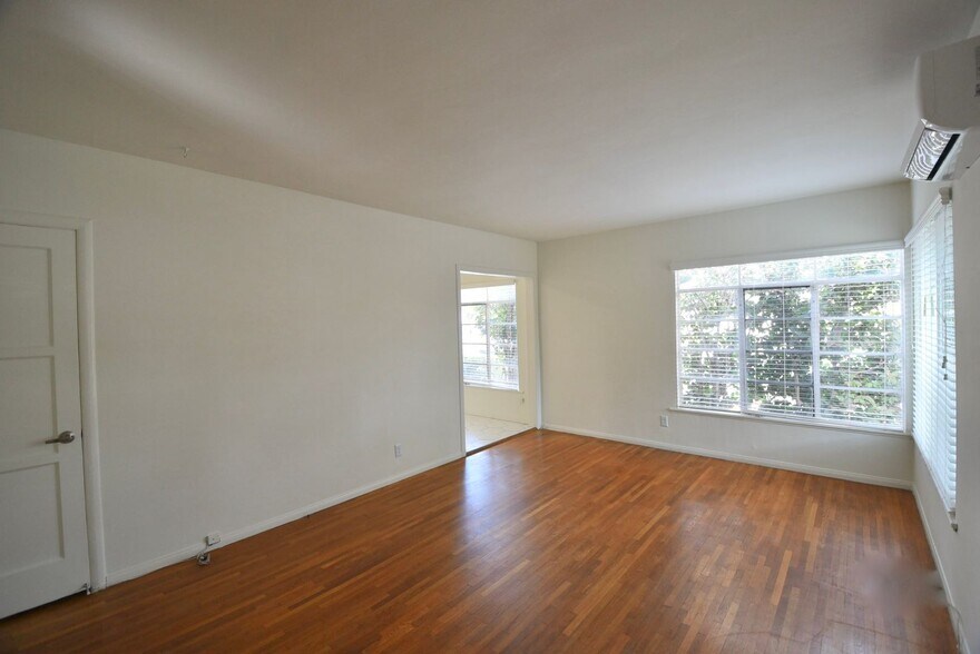 Building Photo - 11444 Riverside Dr