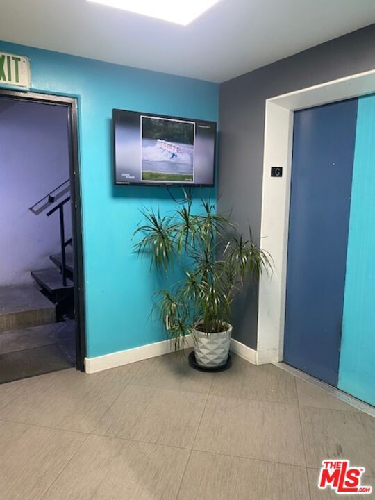 Building Photo - 7045 Hawthorn Ave