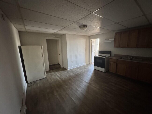 Building Photo - "Charming 1-Bedroom Apartment in Prime York Location – Your Ideal Urban Retreat!"