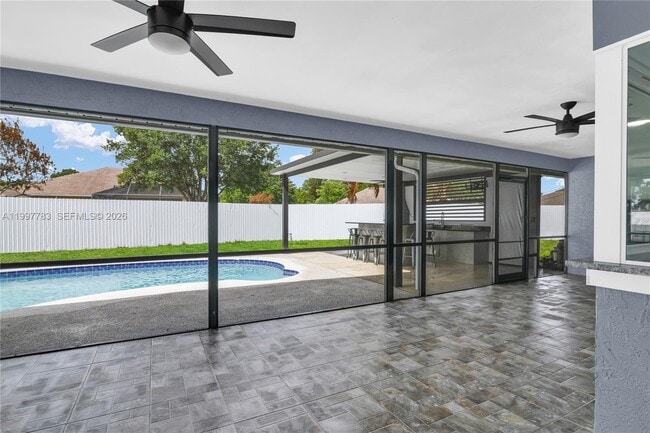 Building Photo - 702 NW Orchid St