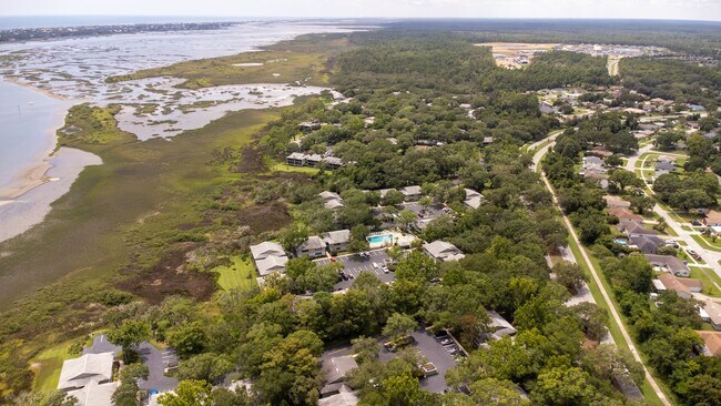 Building Photo - Comfortable Condo Living in St. Augustine Shores