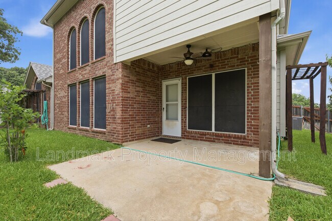 Building Photo - 2115 Lexington Dr