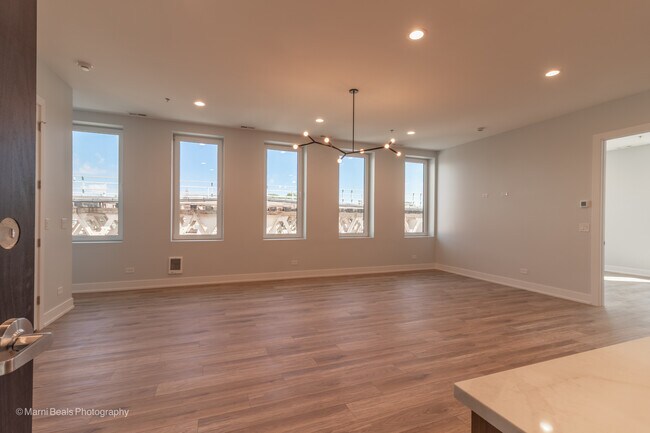 Building Photo - 6302 S Champlain Ave