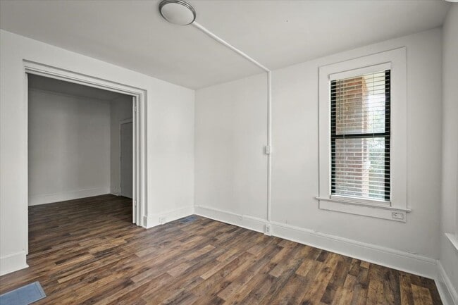 Building Photo - Beautiful Newly Renovated Studio in Ingleside Park!