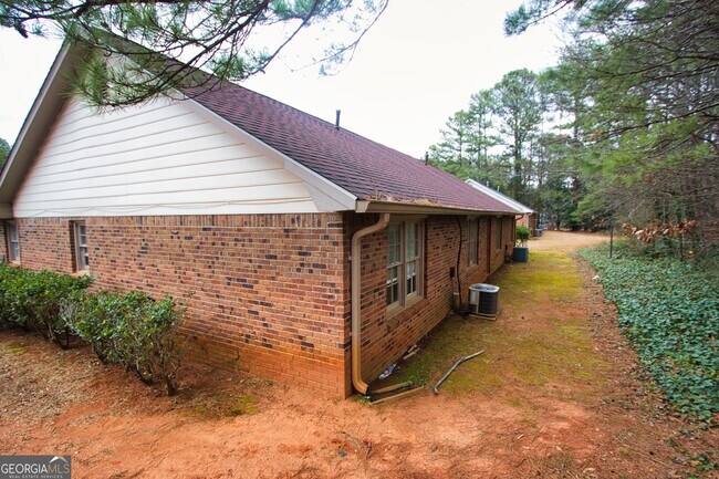 Building Photo - 3252 Inez Dr