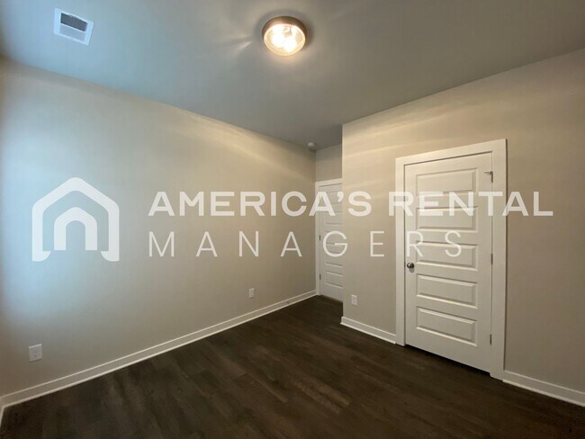 Building Photo - 460 Ridgeview Cir
