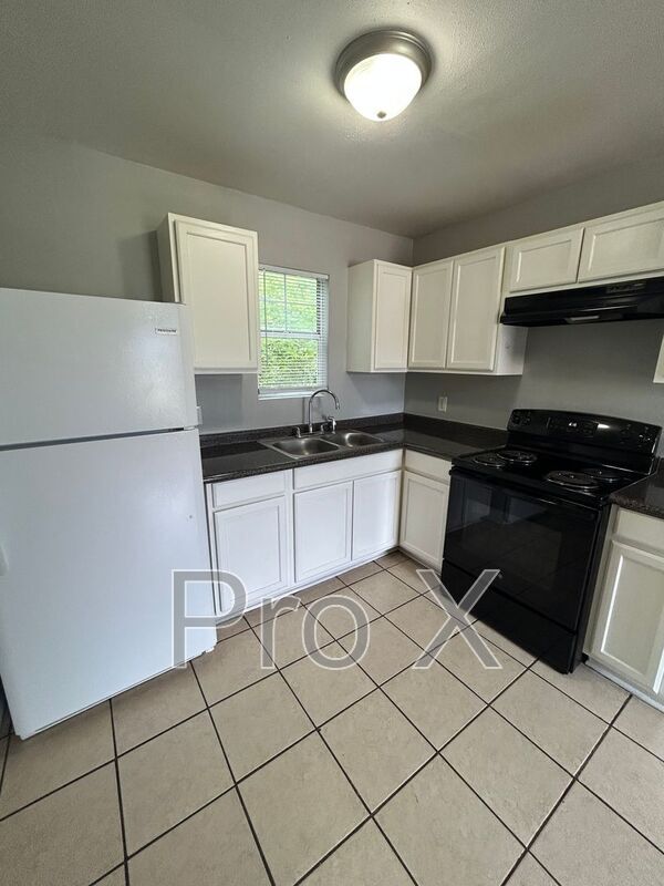 Building Photo - 1414 S Powell St