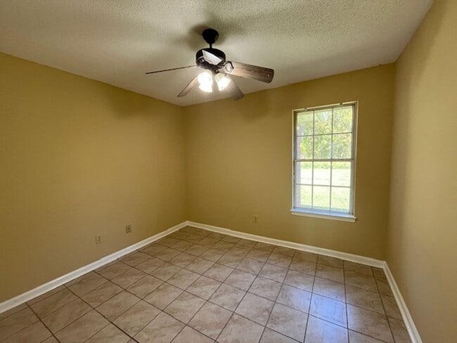 Building Photo - Renovated 3 Bedroom 2 Bath Home for Rent!!