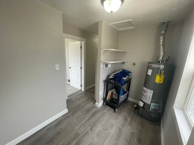 Building Photo - Cozy 2-Bedroom with Modern Updates