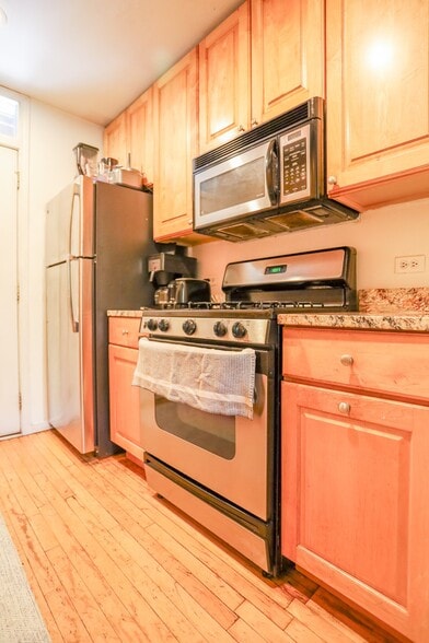 Building Photo - 613 W Arlington Pl