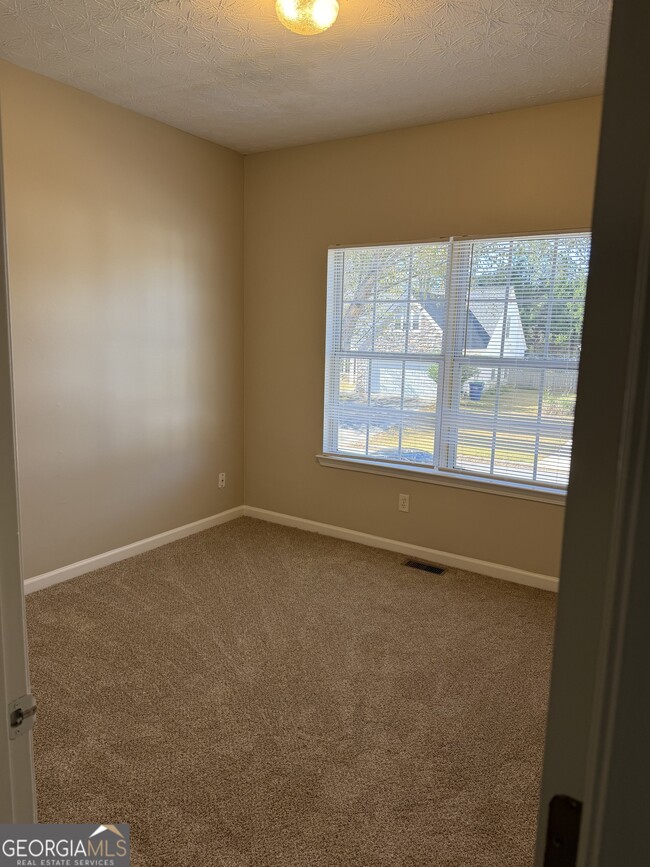 Building Photo - 2500 Lake Royale Dr