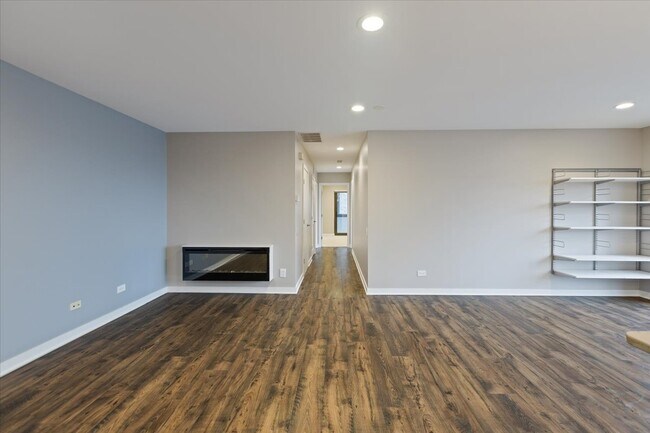 Building Photo - 222 S Racine Ave