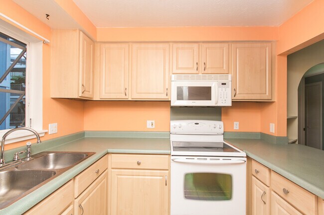 Building Photo - 355 Aoloa St