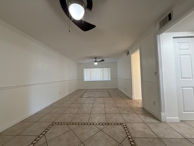 Building Photo - Spacious 2 bedroom 2 bathroom condo in gated community Leasing Special for 6/1 move in!!!!!