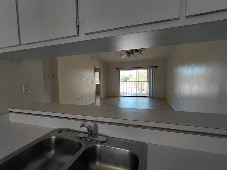 Building Photo - 4920 Chiquita Blvd S