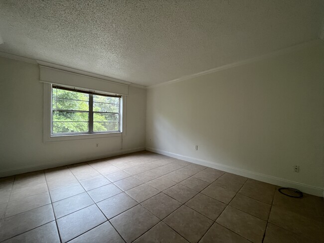 Building Photo - 4354 NW 9th Ave