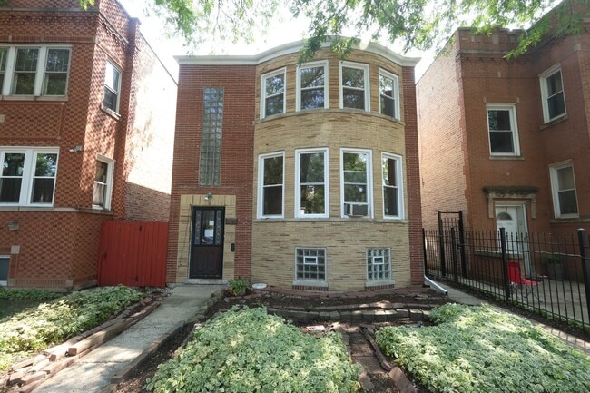 Primary Photo - 2839 N Austin Ave