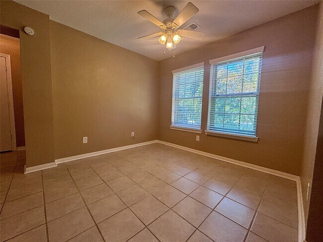 Building Photo - 3815 Maple Dr