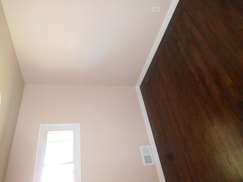 Building Photo - 1399 Scranton St