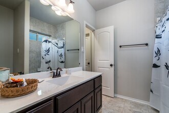 Building Photo - 10410 Southern Hawker