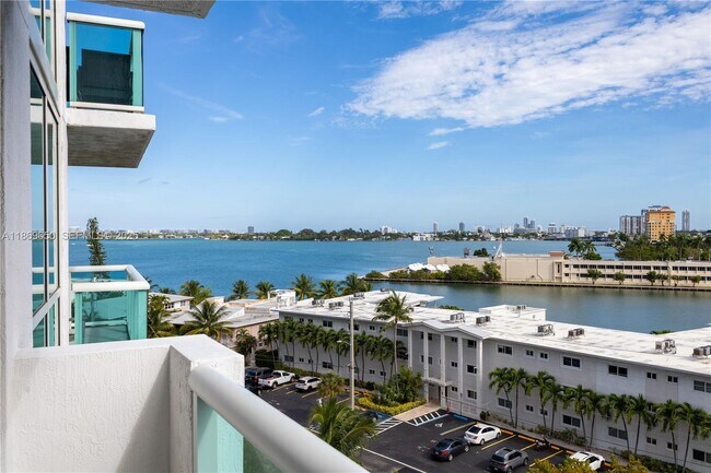 Building Photo - 7900 Harbor Island Dr