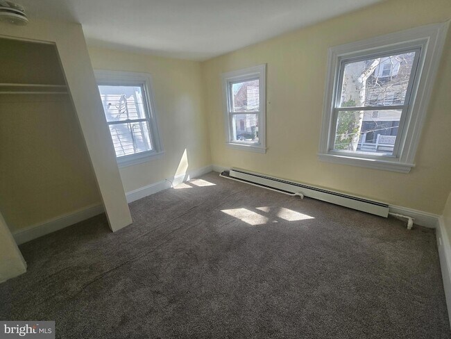 Building Photo - 81 Chestnut St