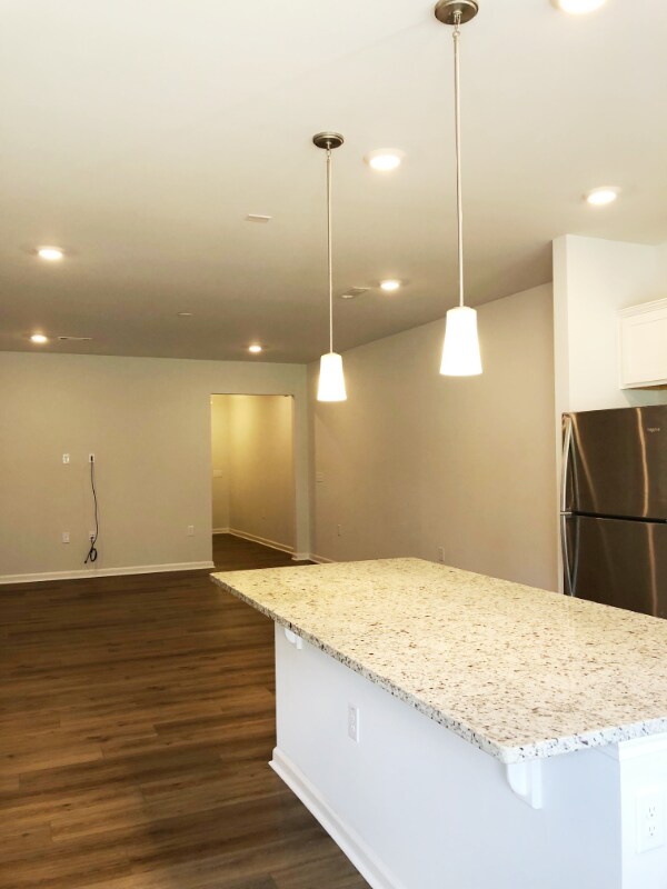 Building Photo - 825 Falls Grove Trl