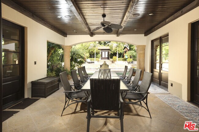 Building Photo - 4718 White Oak Ave